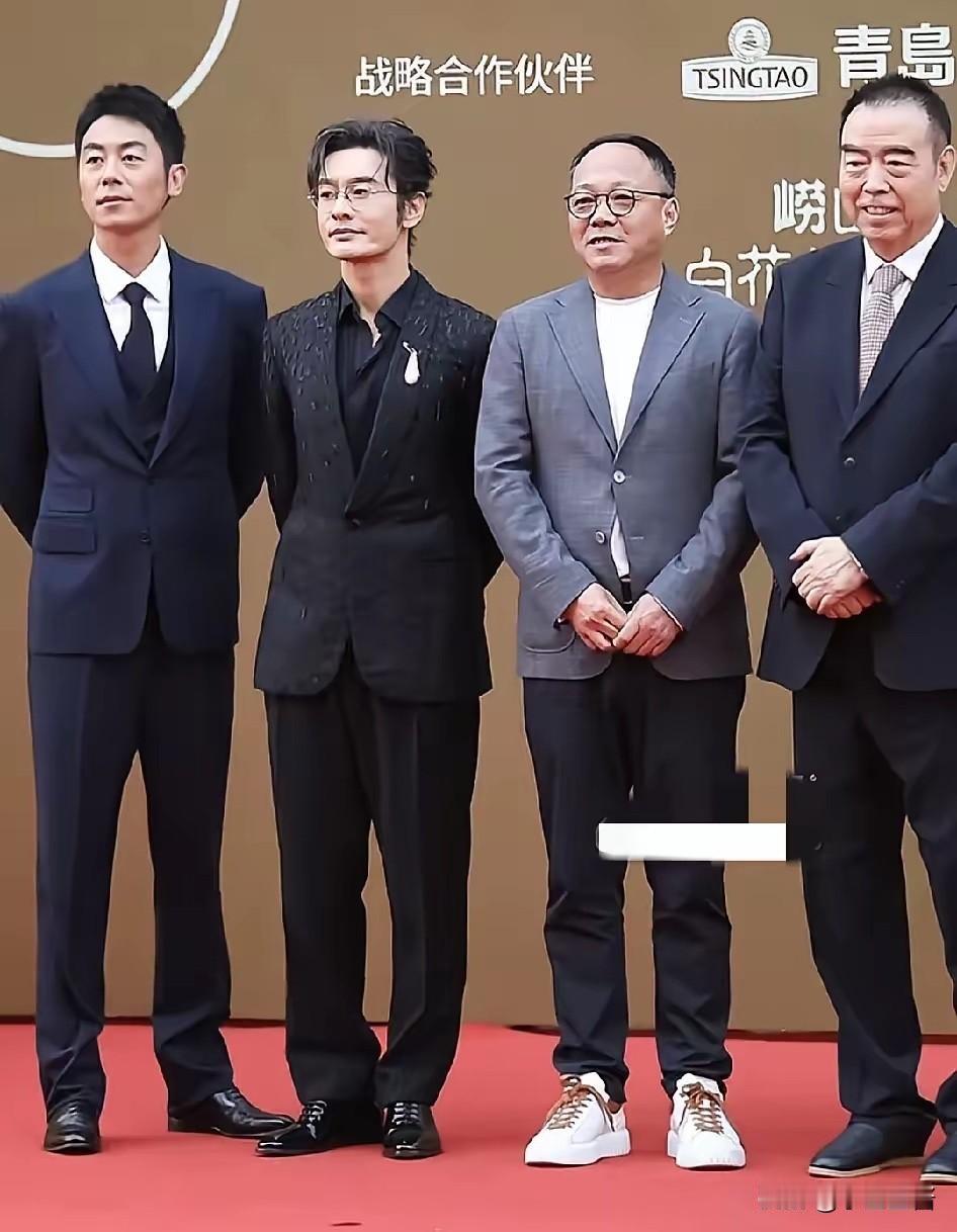 父母身高太重要了，黄晓明身高180，baby身高168，两人儿子小海绵才8岁，就