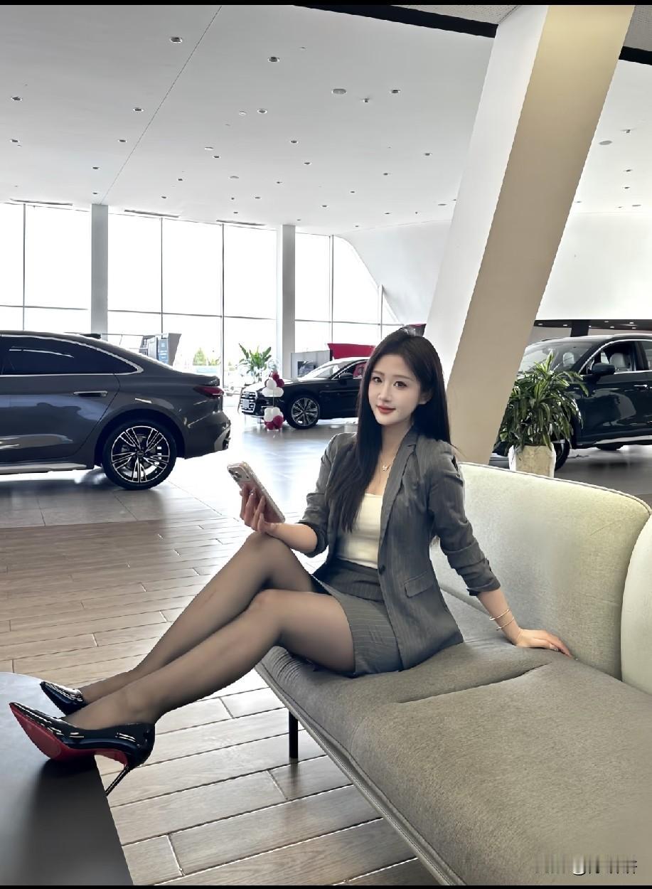 今天卖了3辆车，下班后给自己加鸡腿去。。。。。
