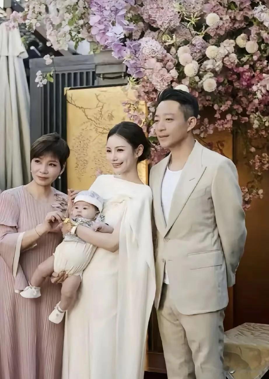 百日宴上全家同框，张兰全程操办却无独照，孙子面容都不敢露六月初的时候，汪小菲