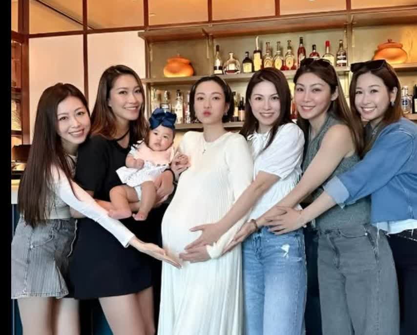 王君馨挺着大肚子和“同届港姐”聚会！6人中5人已为人妻，两位嫁给了TVB男星。