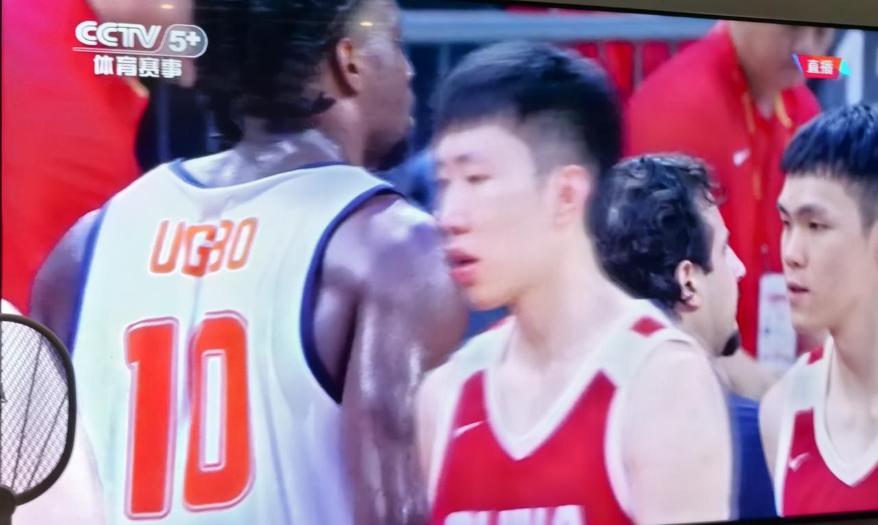 两连胜的中国男篮，结束热身赛！出征12人会是哪几位？胜澳大利亚，胜荷兰队，中国