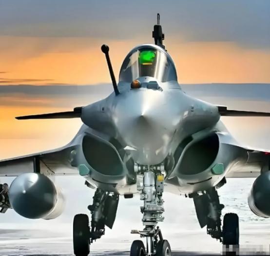 俄罗斯这一次全看明白了，俄罗斯军队一旦停火，大批西方武器就要涌入乌克兰！100架