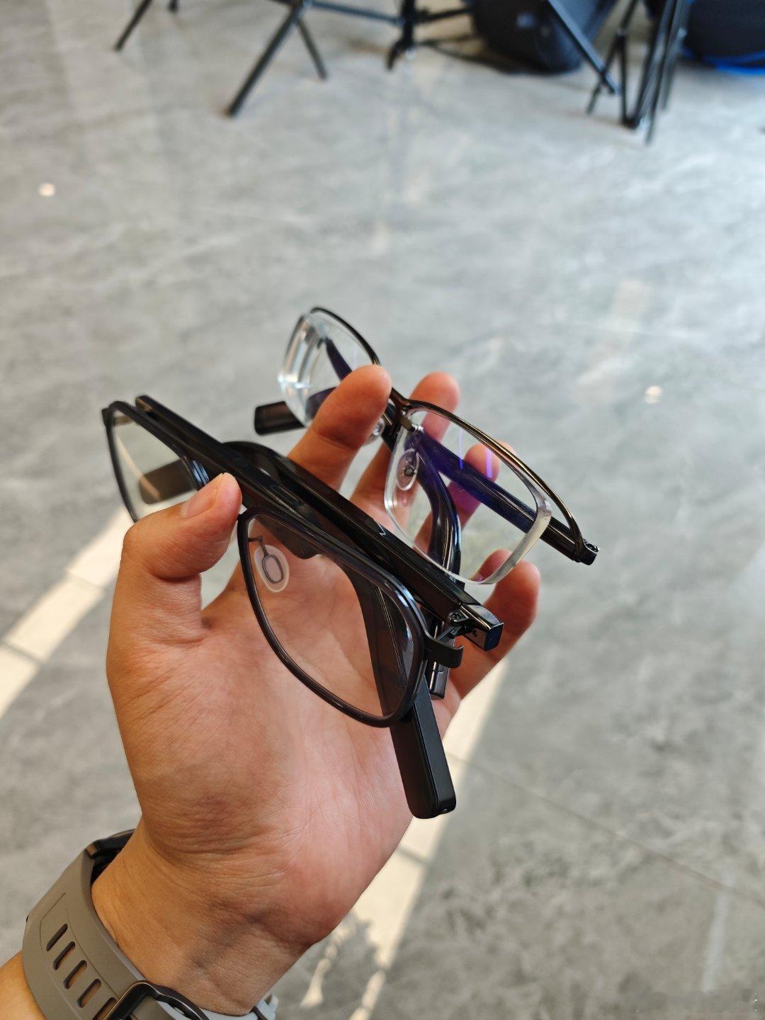 你会考虑换智能眼镜吗狗蛋有两幅智能眼镜，都是米家智能音频眼镜[害羞]其实换它的最
