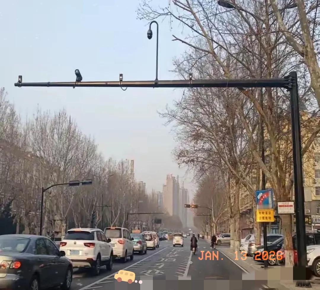 山东省德州市齐河县委书记孙修炜被双开了，当地群众鞭炮齐鸣以示庆贺！据说这个一手遮