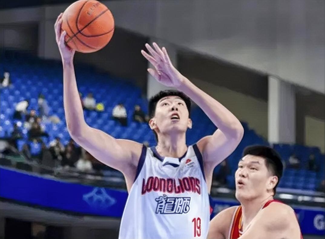 很奇怪，看了两场广东宏远的比赛，徐昕和刘传兴都表现很好，但是他们在杜锋手下就没这