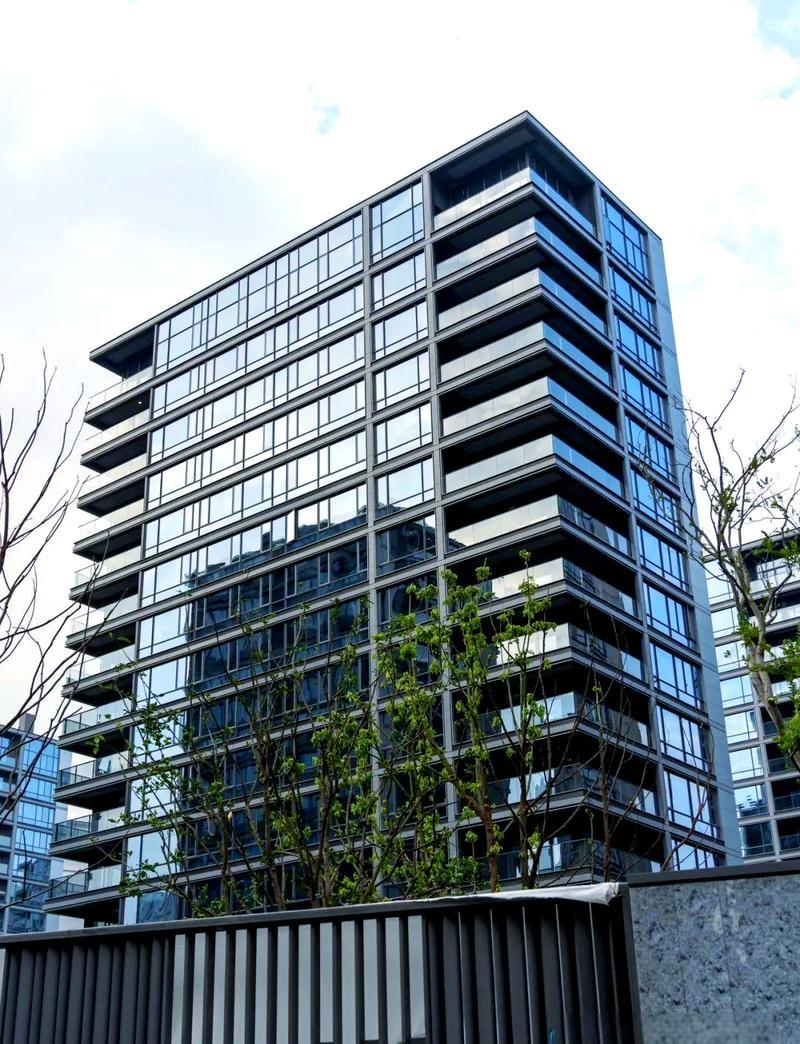 周末，杭州楼市彻底被顶级富豪霸榜了。一、中海万潮玖序，均价突破10．5万元，4