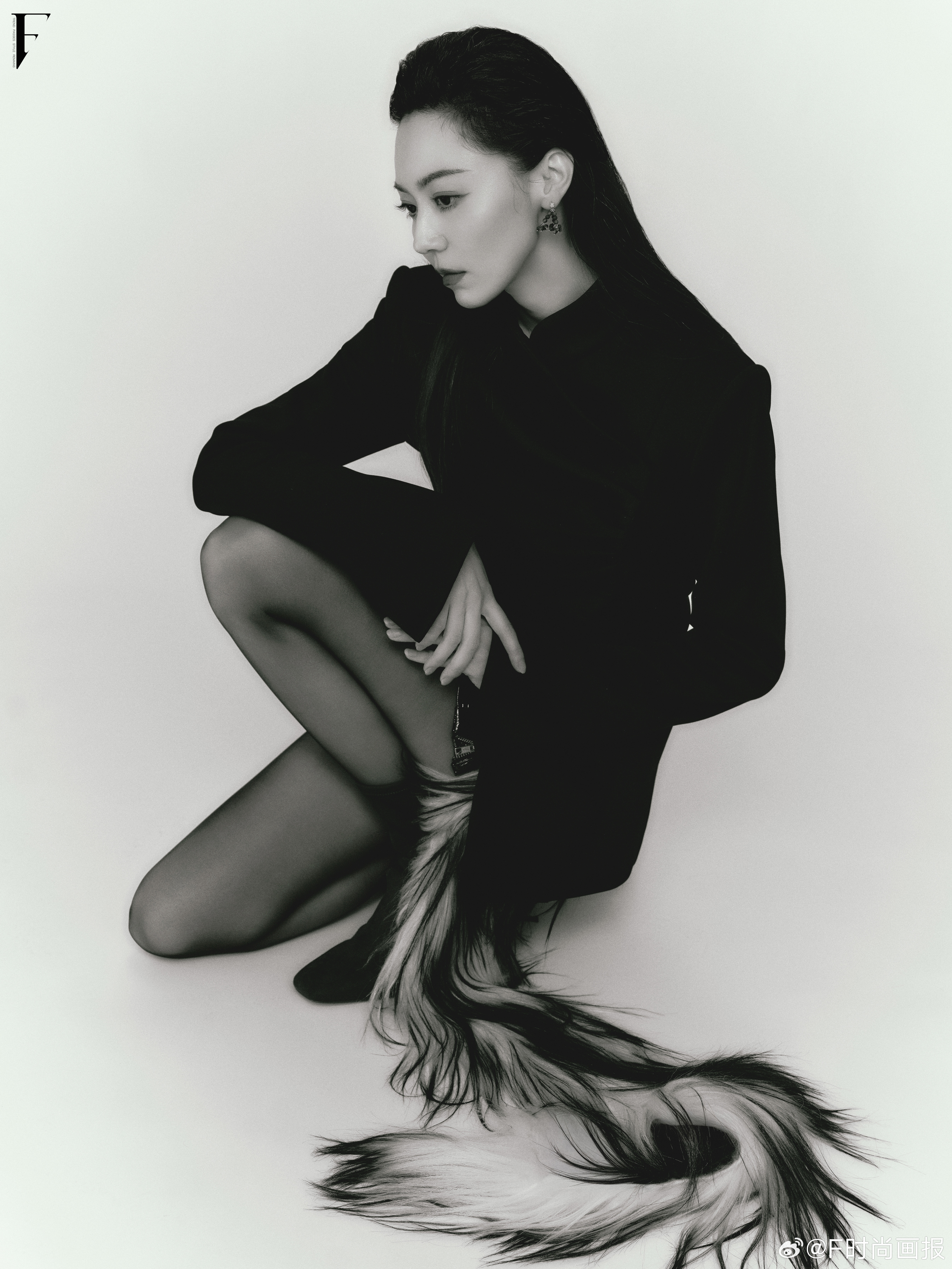 黄梦莹📸时尚画报摩登大片，黑丝氛围感拉满