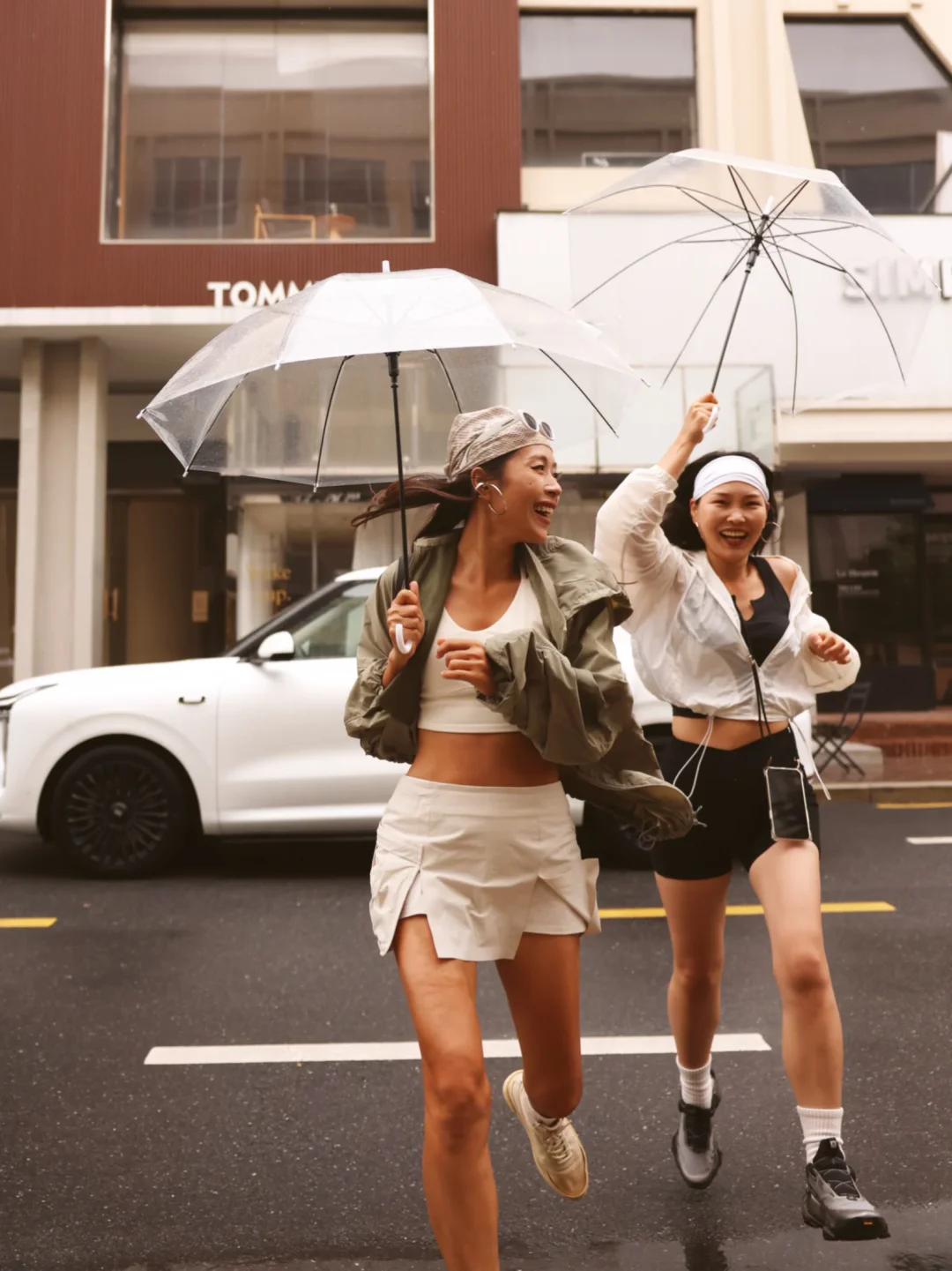 和闺蜜自驾，雨天也疯狂
