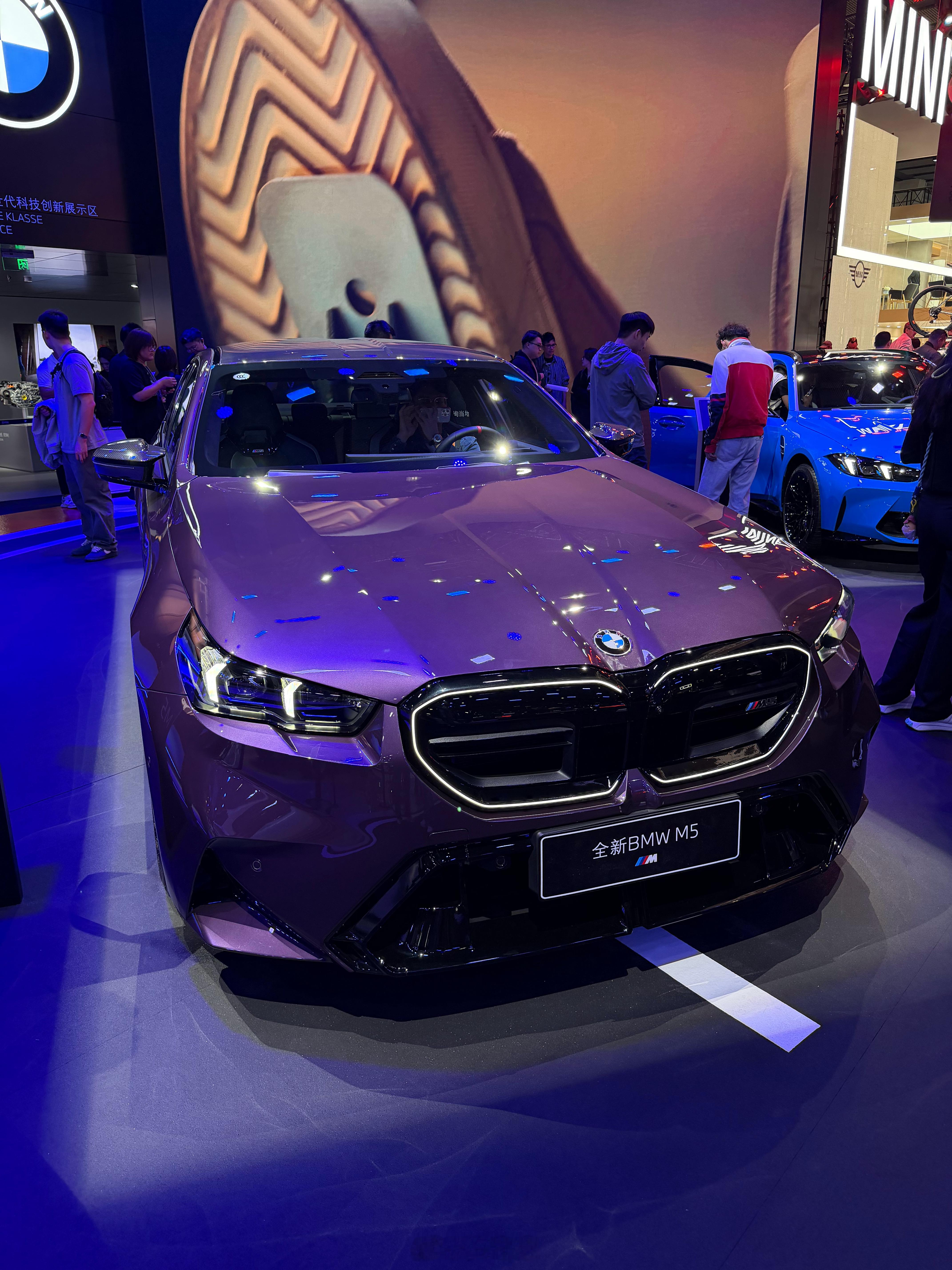 紫罗兰色宝马M5真好看，但一上绿牌毁所有