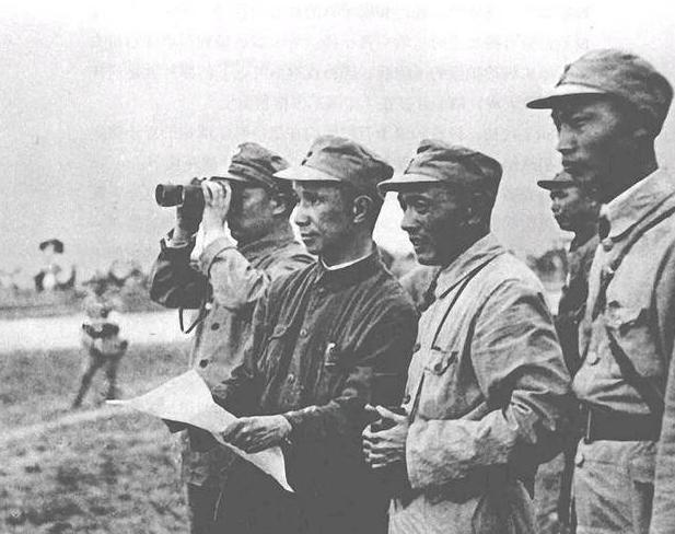 蒋介石请教冈村宁次：如何对付粟裕？冈村宁次：他是一部战争机器。 解放战争进入