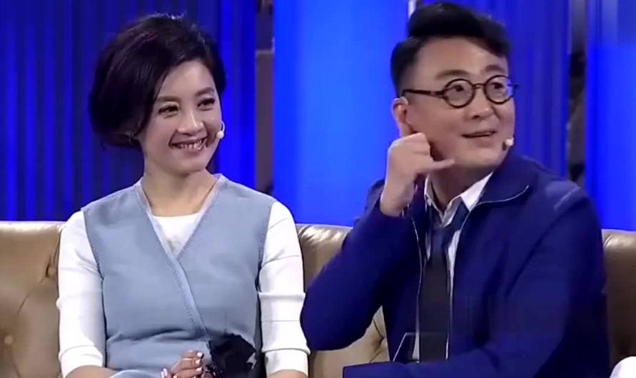 一次节目里，许戈辉说：“这么多年我们家家用都是我在付，从来没有花过老公的钱？”窦