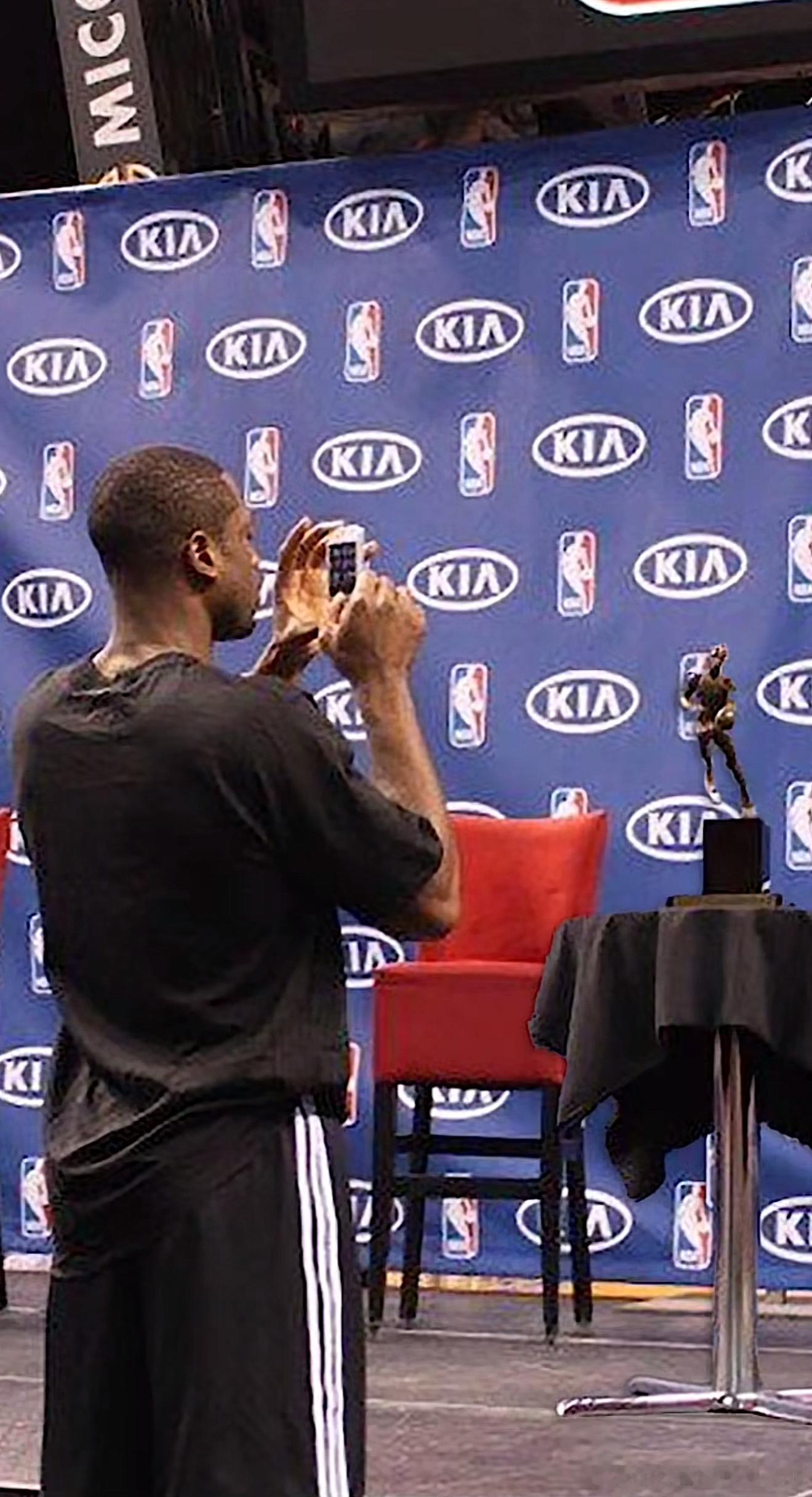 每次看到这张照片都觉得满满的遗憾和难过