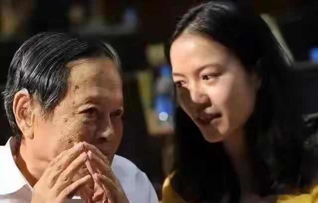 杨振宁和翁帆的故事，大概没人预料到会有今天这样的结局。两人曾并肩走过二十年，可在