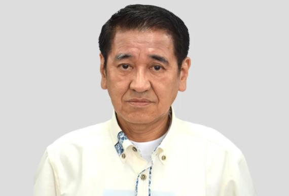 冲绳政坛扔下一颗重磅炸弹！74岁的琉球王室后裔屋良朝助宣布参选县知事，一出手就