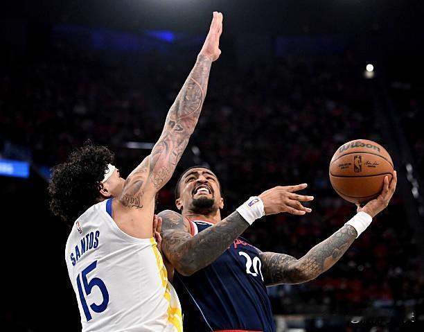 快船在去年夏天换来科林斯，目的肯定是希望他行为先发并且使得阵容更加完整的。结果搞