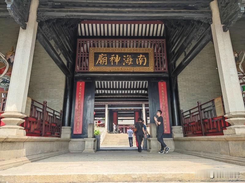 南海神庙静静矗立在佛山千年古韵中，这座始建于北宋的南国第一名刹，每一块青砖都镌刻