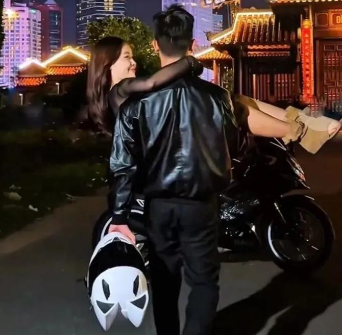 越南“租男友”火出圈：花750万请帅哥跳舞，这才是单身富婆的快乐。3月底胡志