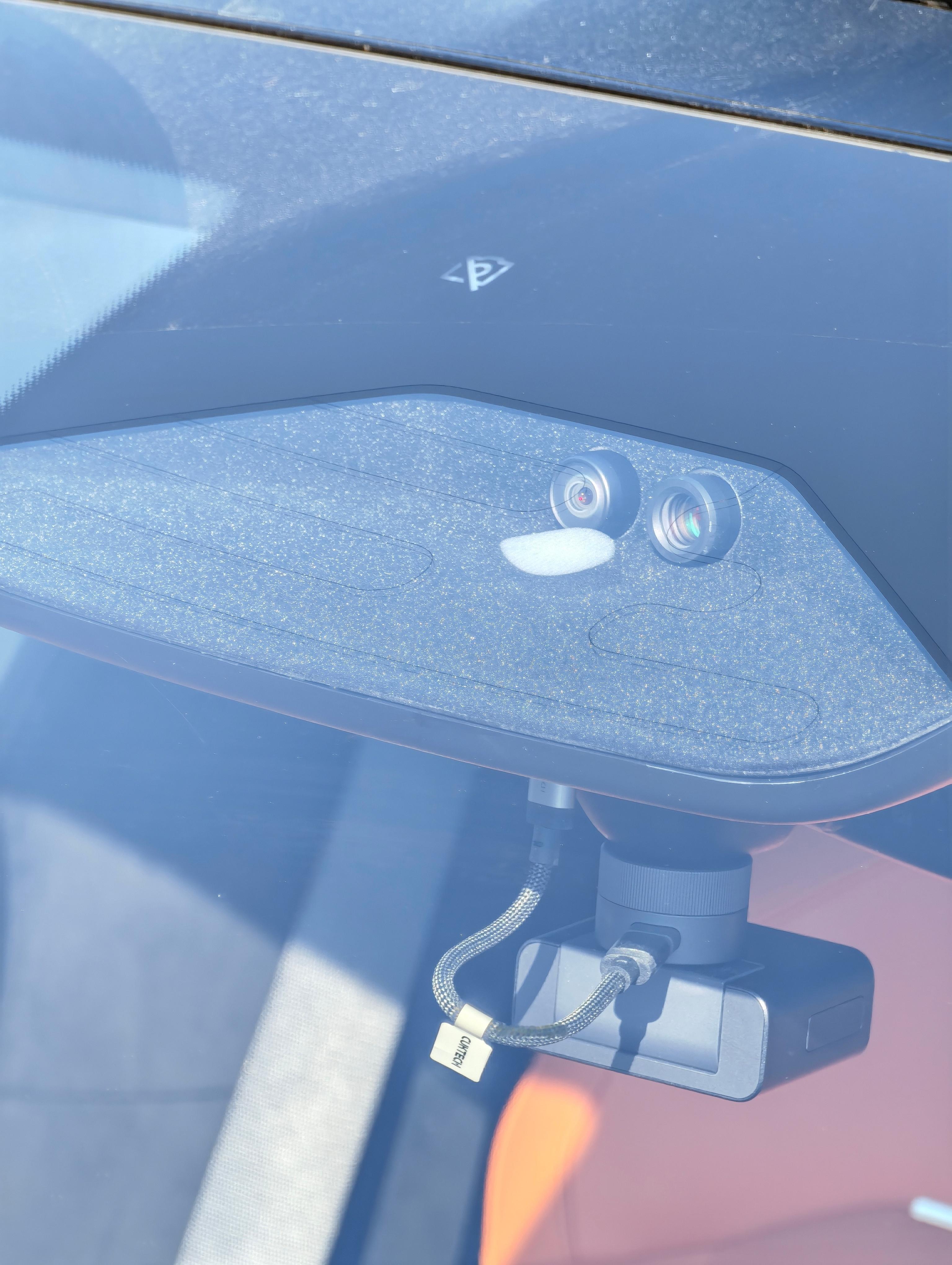 我深度怀疑一些车主车摄像头进水汽是干了和我一样的事情上次在金鹰洗车，脚垫冲洗干净