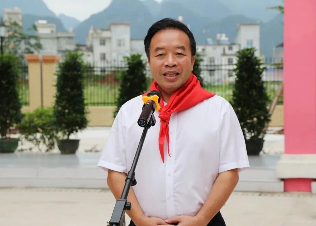 就快过年了，很多地方都在忙于做总结，广西林业集团也热闹不停。前不久一个黄姓副总下