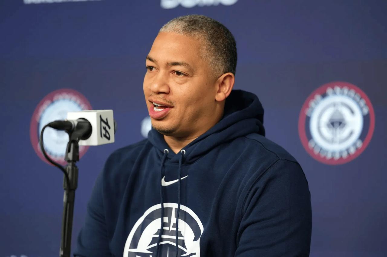 泰伦卢真是命硬啊！自从他说什么快船要打出35胜20负之后，快船已经四连胜了。当