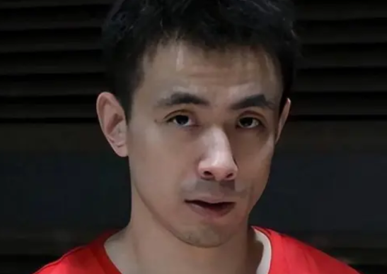 无缘男篮集训队，赵继伟首次发声，总结很到位，一席话戳中要害中国男篮正在备战亚