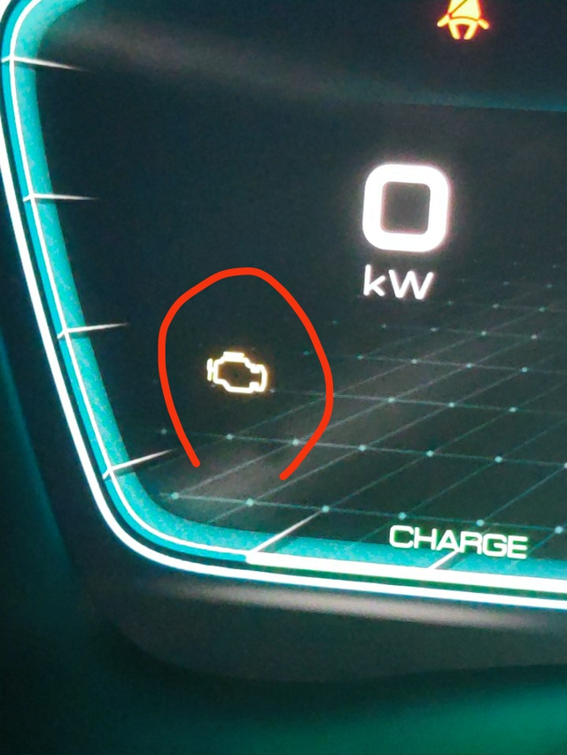 刚提的车出现这个图标是什么问题刚提完车回家后加了次油，停了一会启动后就出现这个