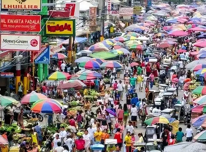 菲律宾的“人口困局”，简直像一场生育噩梦。1.17亿人挤在29万平方公里的土地上