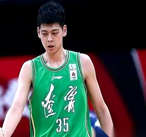 朱荣振眼里那股劲儿，我熟。那不是打球，那是玩命。是那种老子今天要是拿不下这2