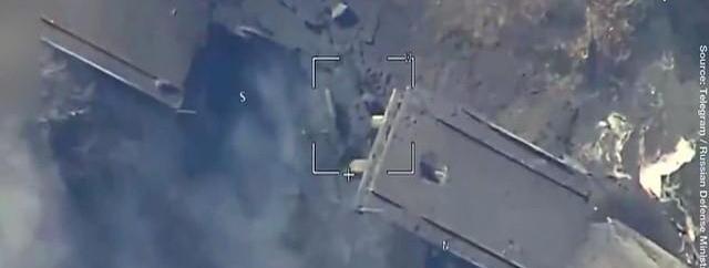 前线传来一声巨响，运送武器的关键大桥断了。紧接着，后方的第一反应不是调整战术，