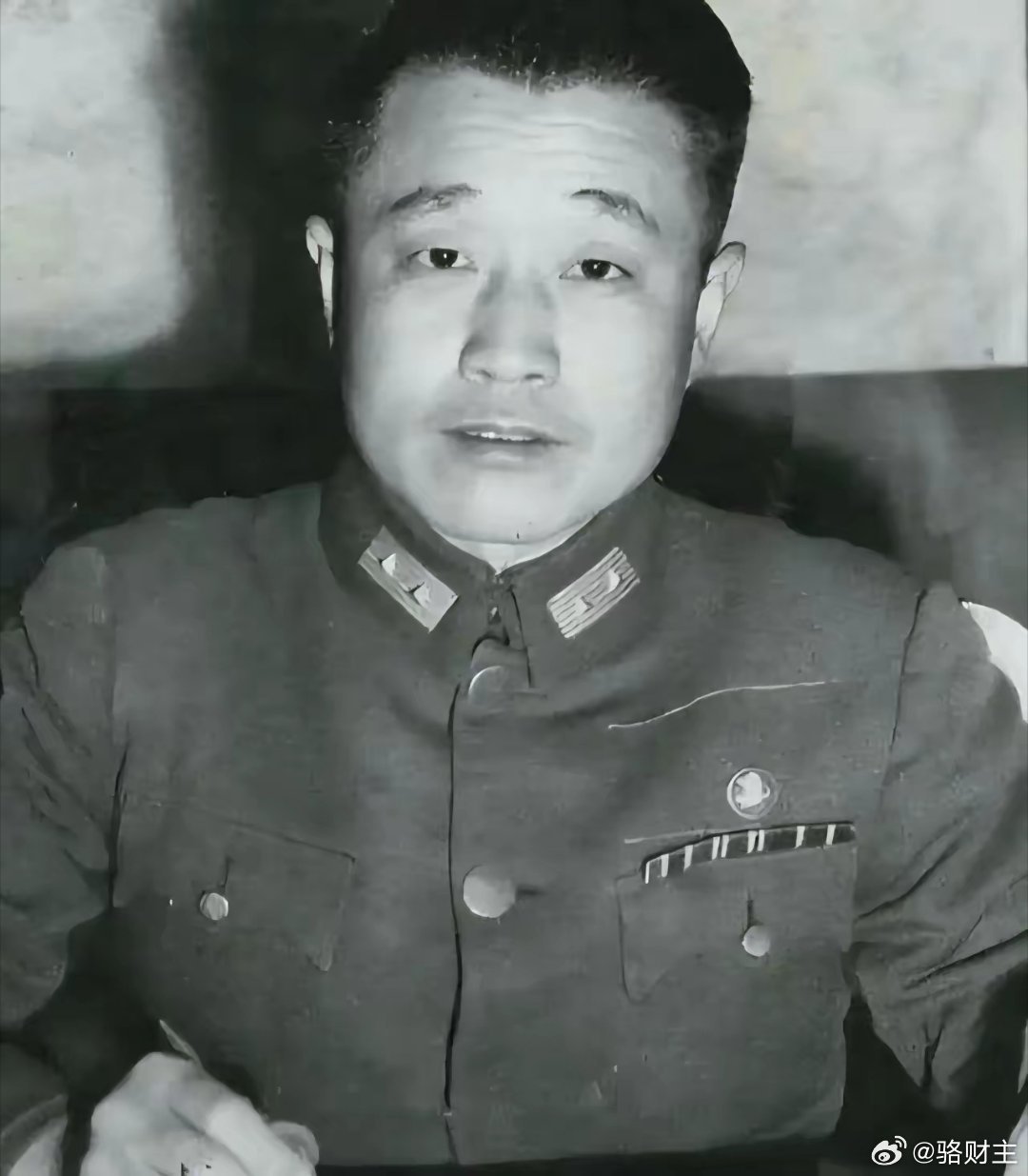 杜聿明的能力是个谜。​若说他不行，在昆仑关之战中，杜聿明部消灭了几千日军，赢得昆