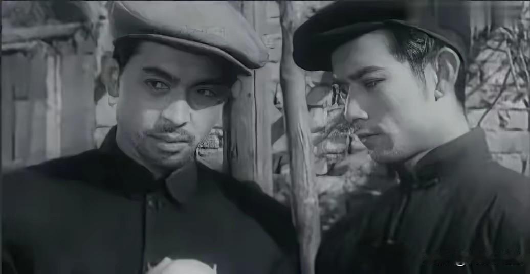 1944年，特务张永顺押着新抓到的地下党去集市认人，遇到了正在那里溜达的老乡。特