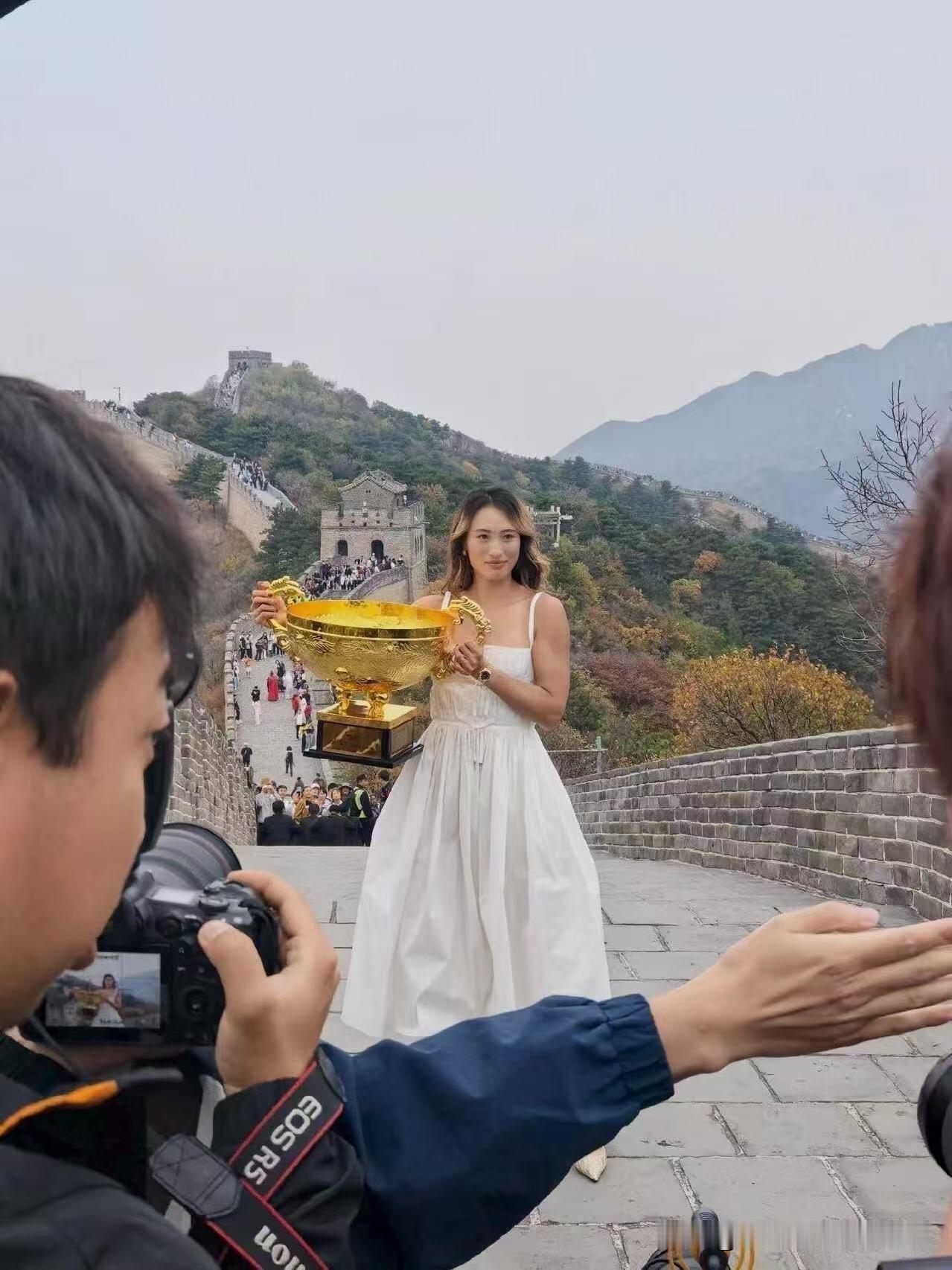 郑钦文会成为中国商业价值第一的女运动员，而且会断层第一，毫无悬念。原因有四点