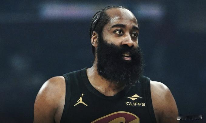 米切尔真伤了，不是轮休。而且昨天的比赛施罗德和爱丽丝也伤了。唉明日对阵伤病报