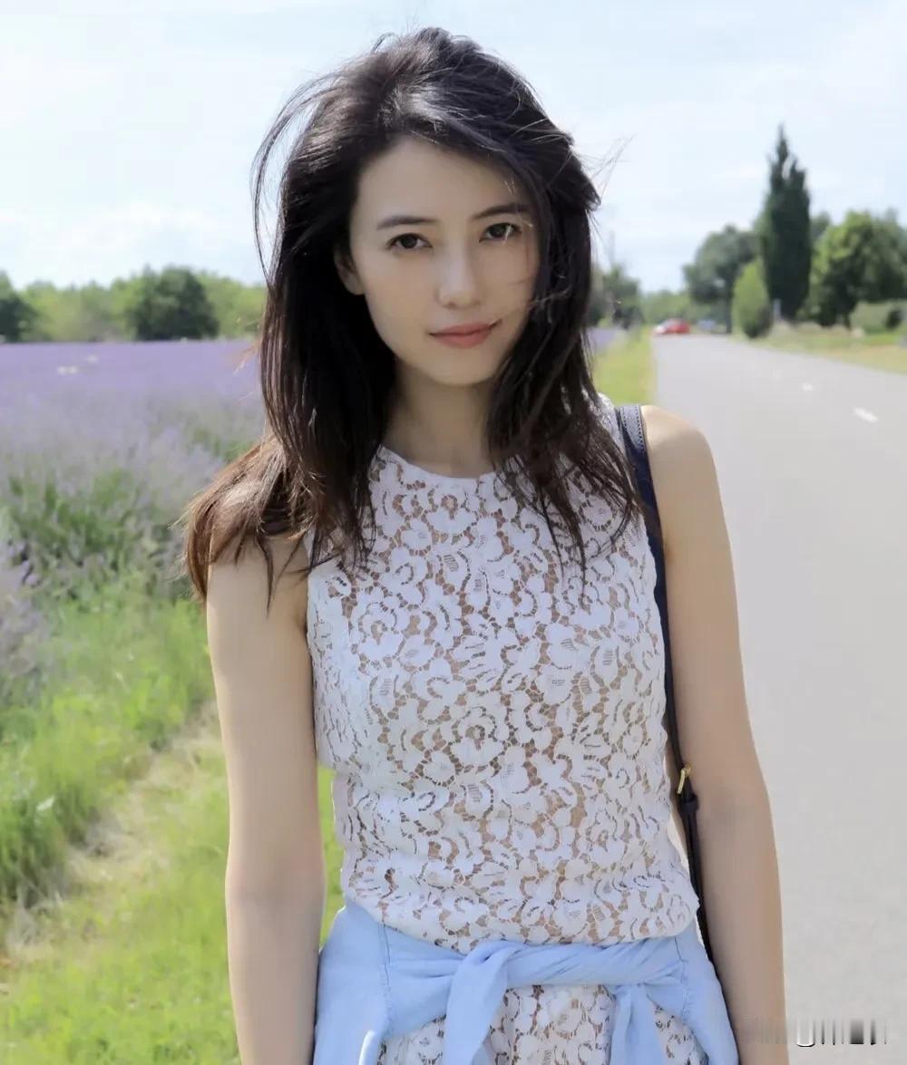 高圆圆根本就没有那些所谓的黑料，袁泉和夏雨分手了，中间高圆圆和夏雨演了一部话剧，