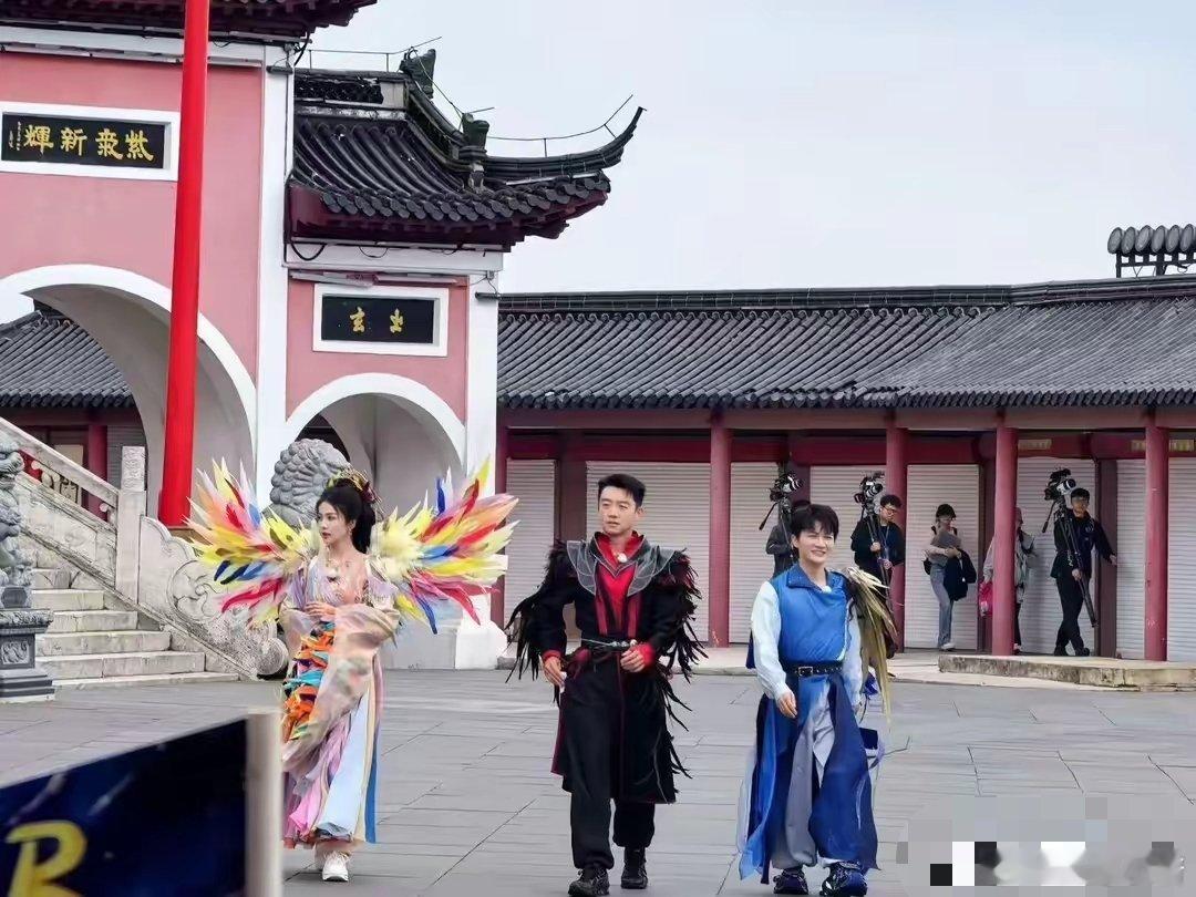 今日《奔跑吧第13季》常州录制路透，全员九凤天团造型太仙气了​​​