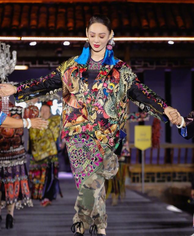 柯淳有些尴尬了，被宁静吐槽既不是男孩也不是男人，反而很快就会跨入老腊肉的行列了。