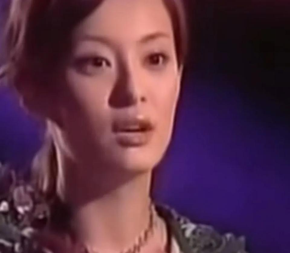 演员孙俪说：“我妈妈曾告诉我，在她和我爸的婚姻里，她其实很早就想离开了，但之所以
