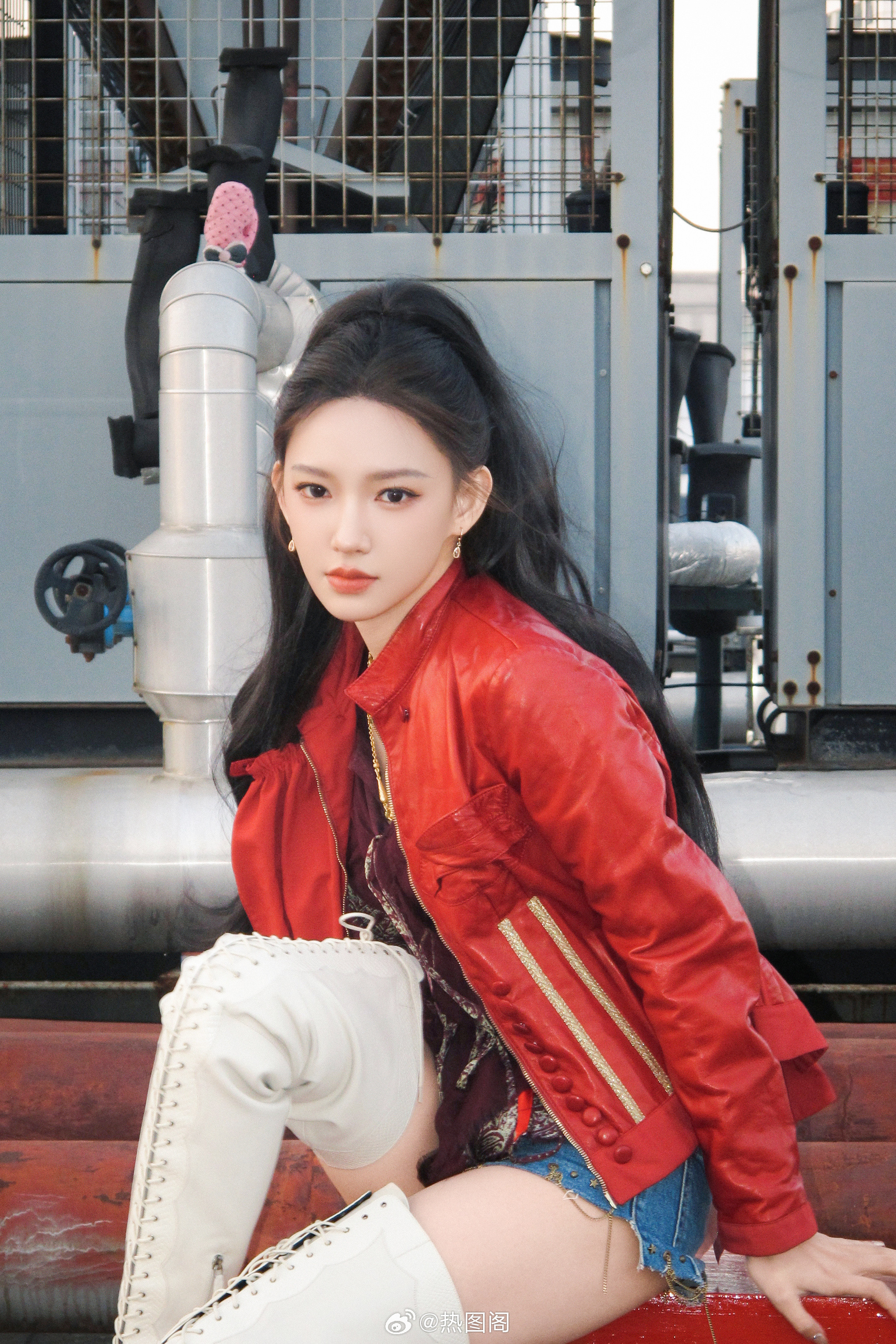 程潇·最新潇息程潇×芭莎极速派对拍摄花絮📸极目远眺，光影速致，感受每