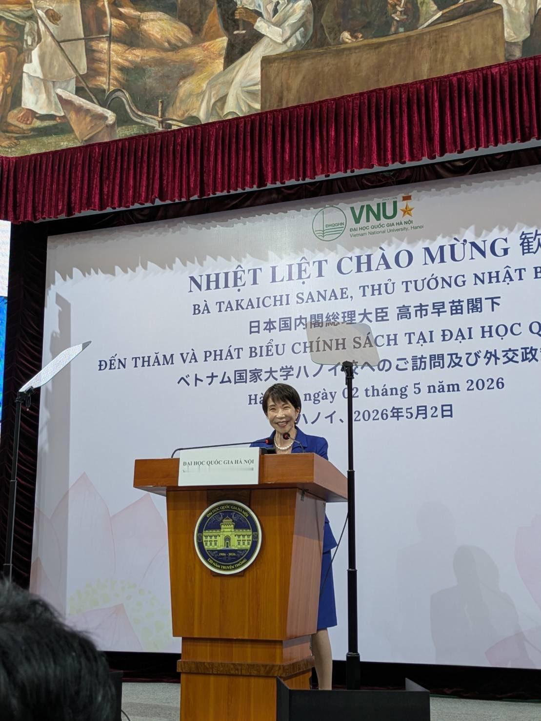 高市早苗刚刚在越南国家大学发表演讲，演讲题目《自由开放的亚太》他告诉越南大学生，
