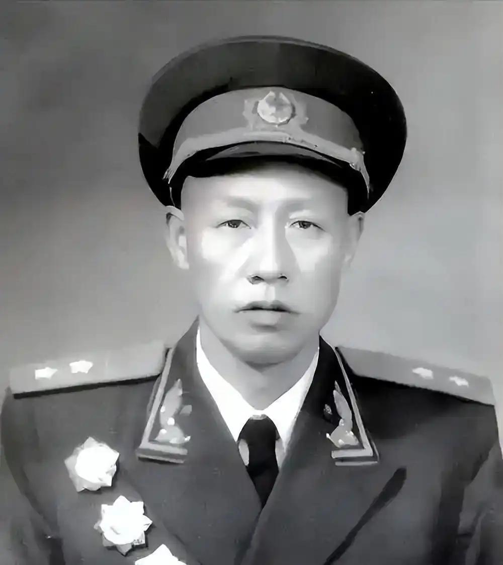 1949年江西全境解放，时任四野44军政委的吴富善，向兵团首长申请短暂回乡