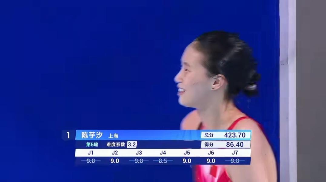 陈芋汐和全红婵，这两个小女孩给我的感觉就像是，一个是家教严格的富家女，对自己的管