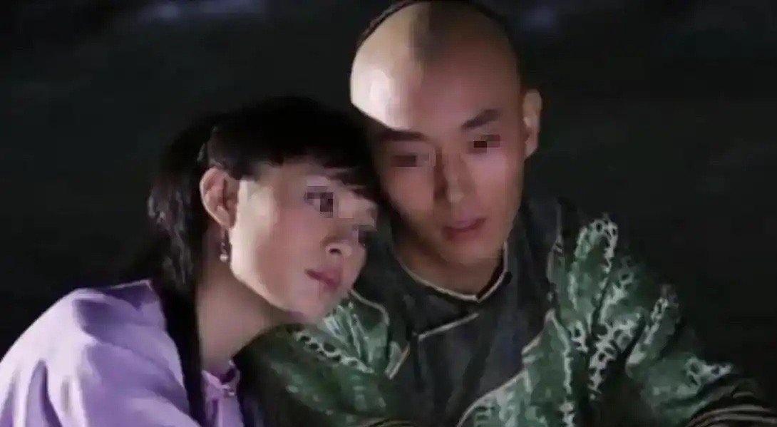 你以为痴情王爷只爱“白月光”？错了，大错特错！浣碧苦守王爷十六年，临了才在遗