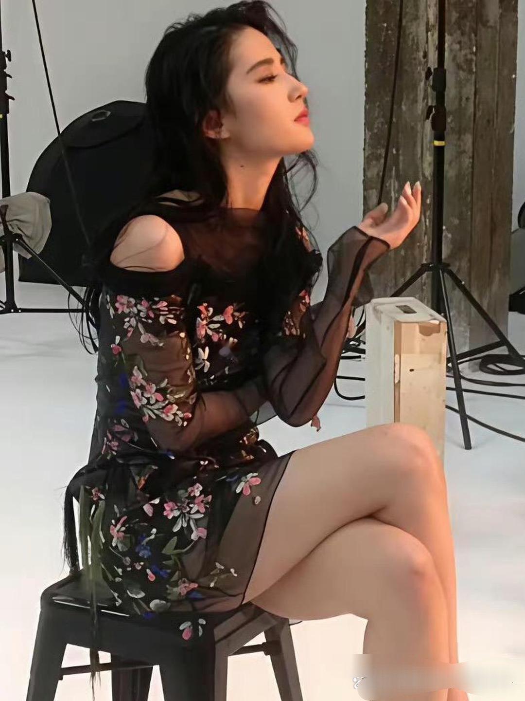 看刘亦菲小肚子，释怀了