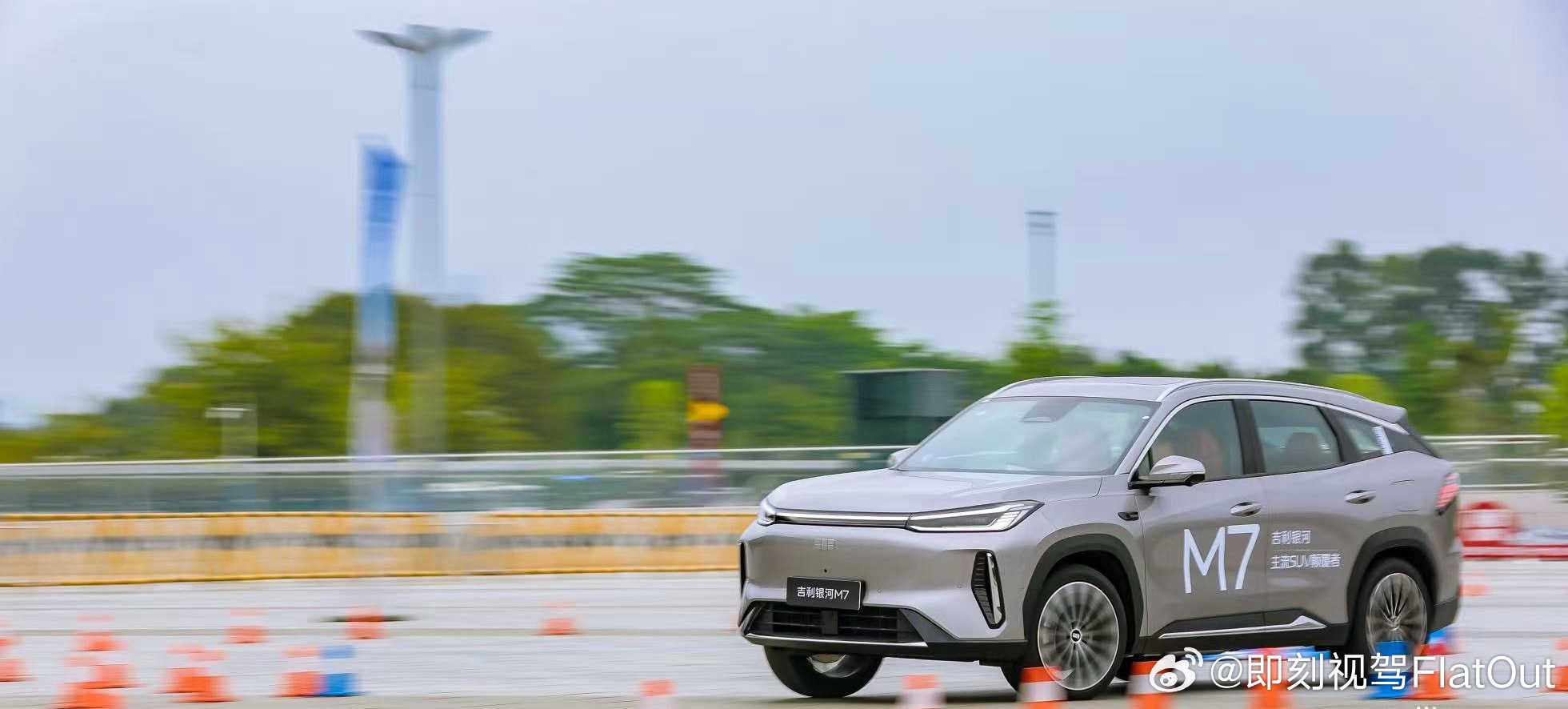 近日，吉利汽车在广州举办了全民众测吉利银河M7活动。作为吉利汽车即将推出的重磅混