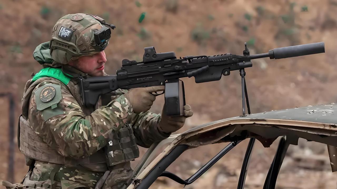 土耳其机枪现身俄乌战场，成乌“柳特”旅突击队专属装备。近期，在俄乌武装冲突的前