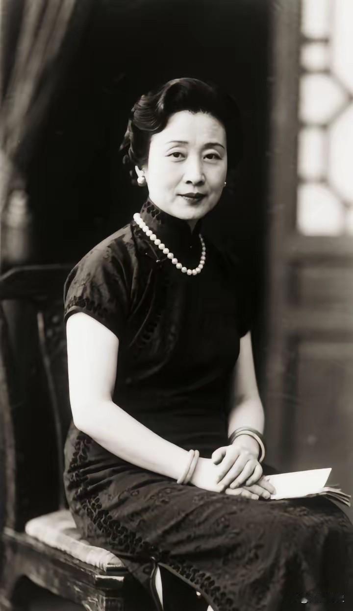 宋美龄106岁长寿真相曝光！医生翻她病历惊呆：癌症确诊后，她每天雷打不动做3件事