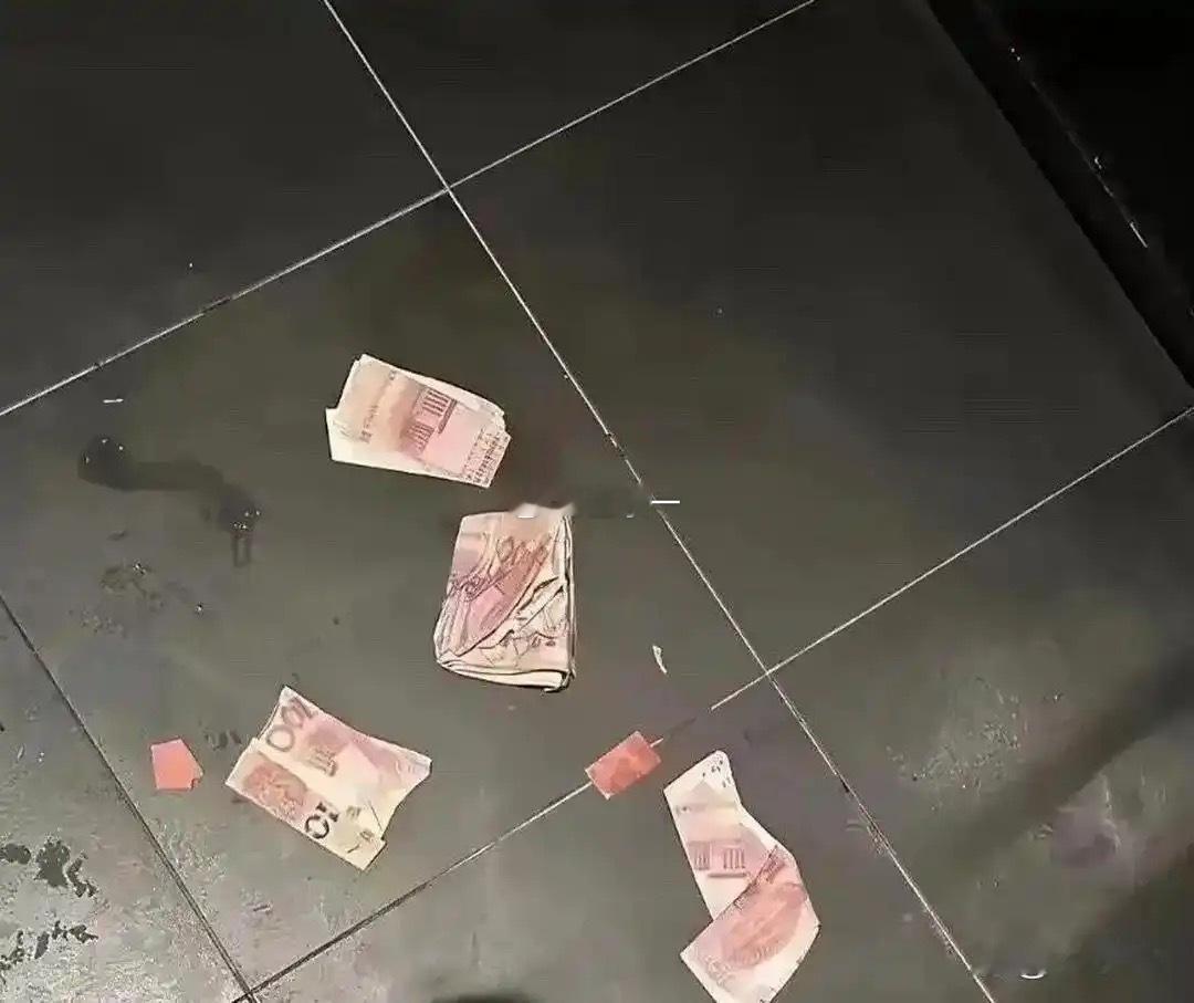 KTV看到的这是发生了什么？​​​
