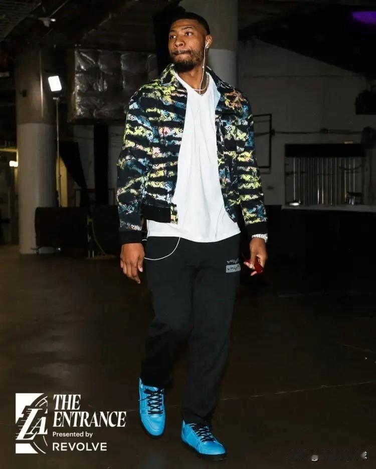 湖人大将斯玛特真是不可或缺！在今天湖人客场以125：109战胜篮网的比赛中，斯玛