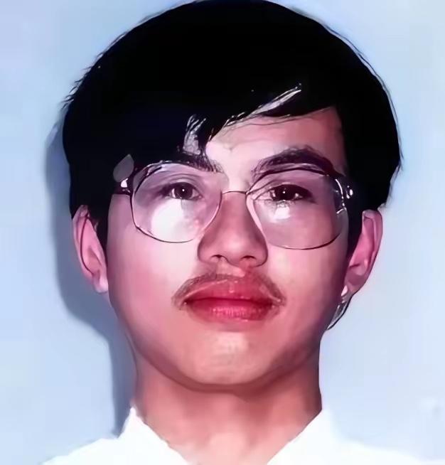 谁能想到，一个全县引以为傲的理科状元，顶着顶尖名校的光环，竟会在19岁那年，借走