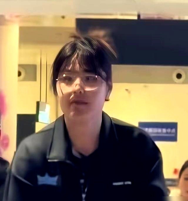 单场19分12个篮板，李月汝硬是在长人如林的WNBA禁区砸出了职业生涯首个两双。这姑娘最近彻底打疯了